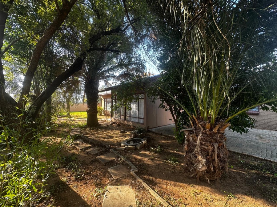 4 Bedroom Property for Sale in Dealesville Free State